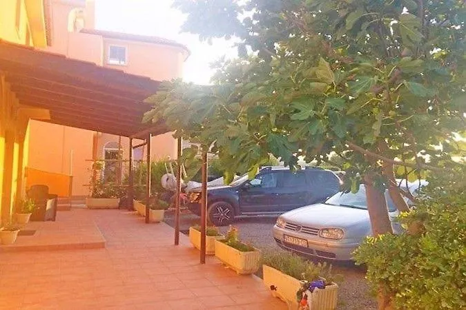 Studio Apartment In Lopar With Terrace, Air Conditioning, Wi-Fi 0*,