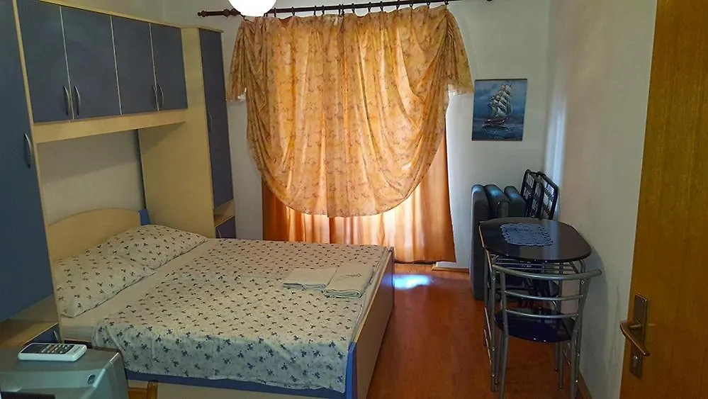 Studio Apartment In Lopar With Terrace, Air Conditioning, Wi-Fi Croatia