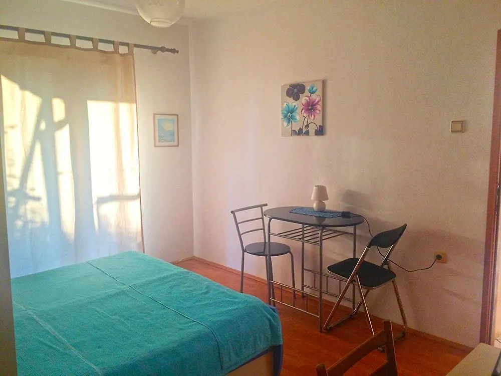 Studio Apartment In Lopar With Terrace, Air Conditioning, Wi-Fi