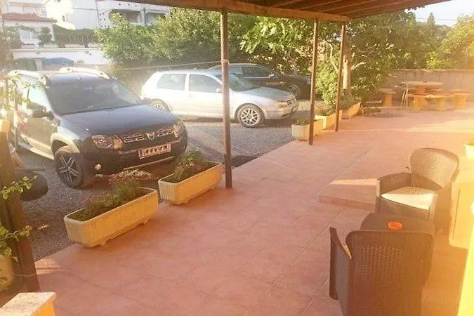 Studio Apartment In Lopar With Terrace, Air Conditioning, Wi-Fi
