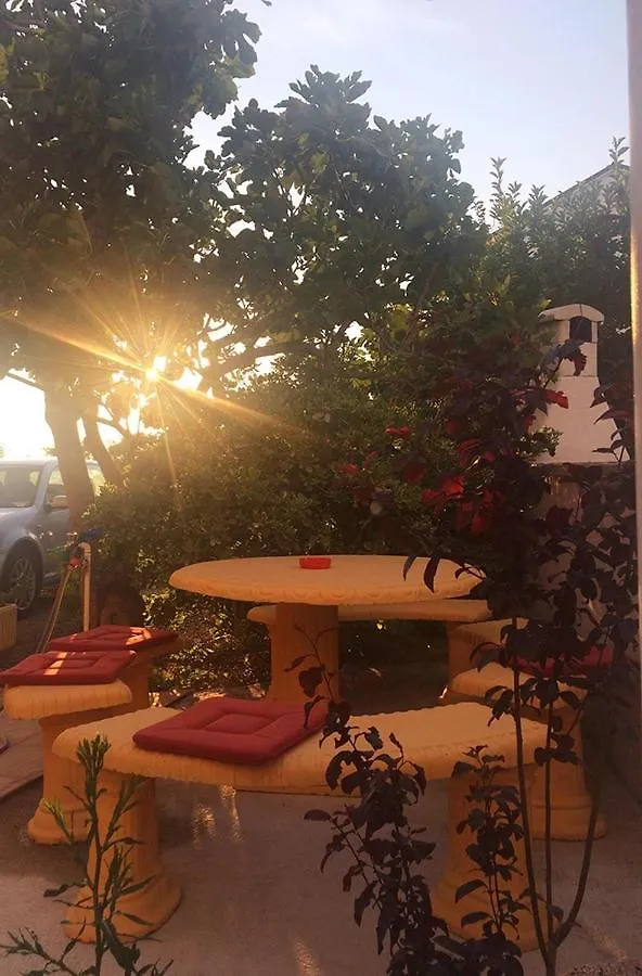 Studio Apartment In Lopar With Terrace, Air Conditioning, Wi-Fi 0*,  Croatia