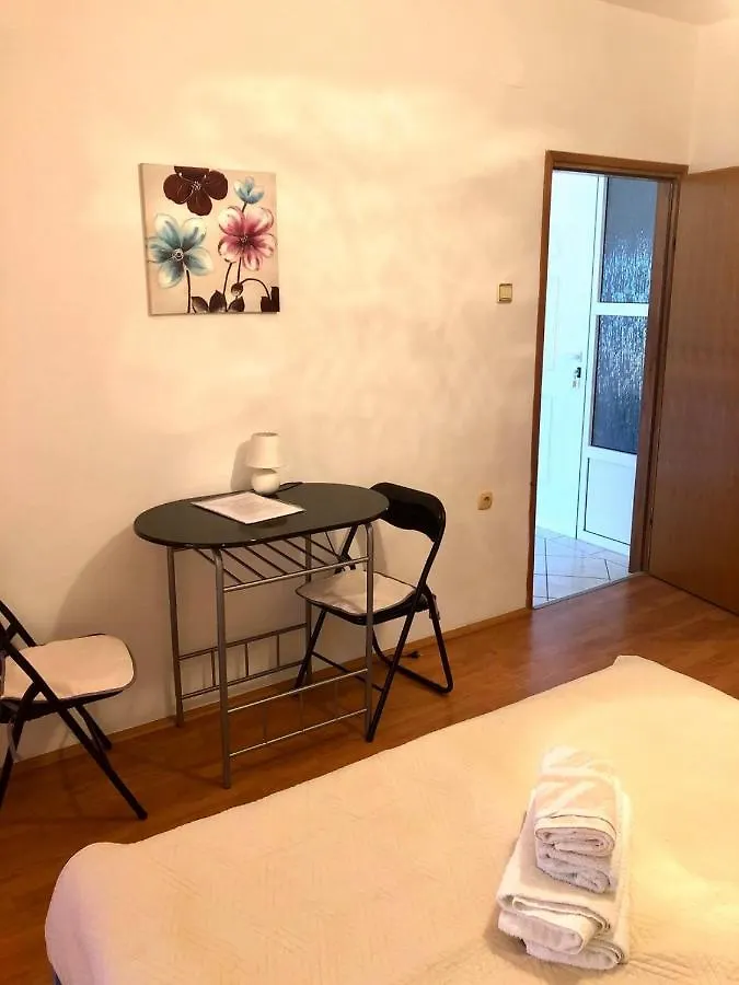 Studio Apartment In Lopar With Terrace, Air Conditioning, Wi-Fi