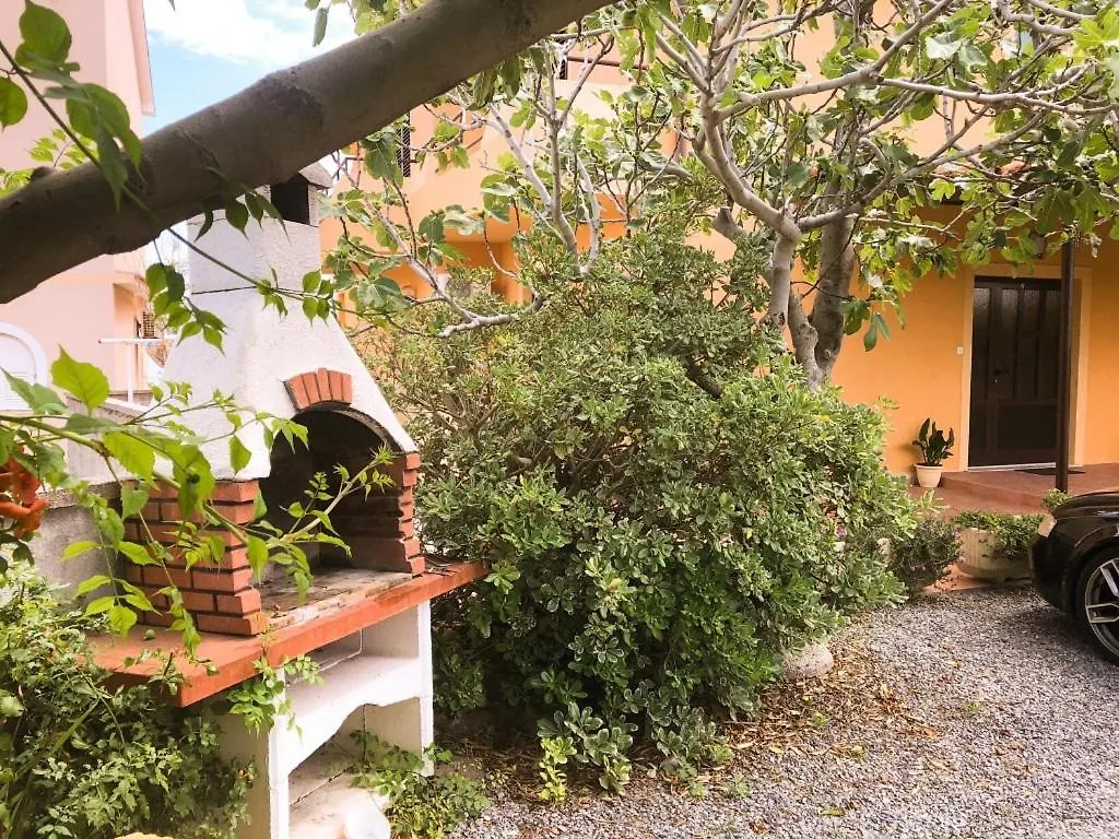 Studio Apartment In Lopar With Terrace, Air Conditioning, Wi-Fi