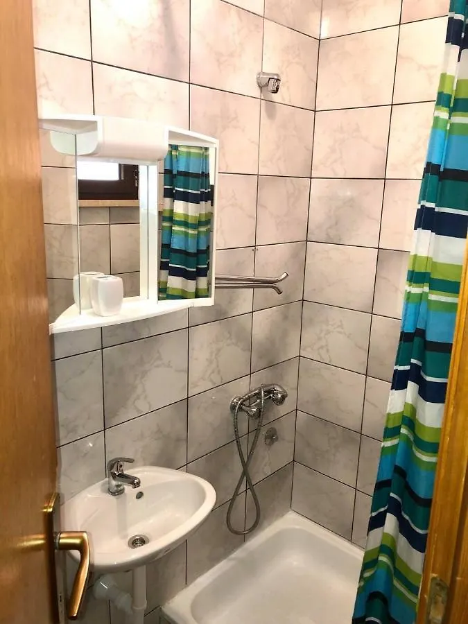 Studio Apartment In Lopar With Terrace, Air Conditioning, Wi-Fi